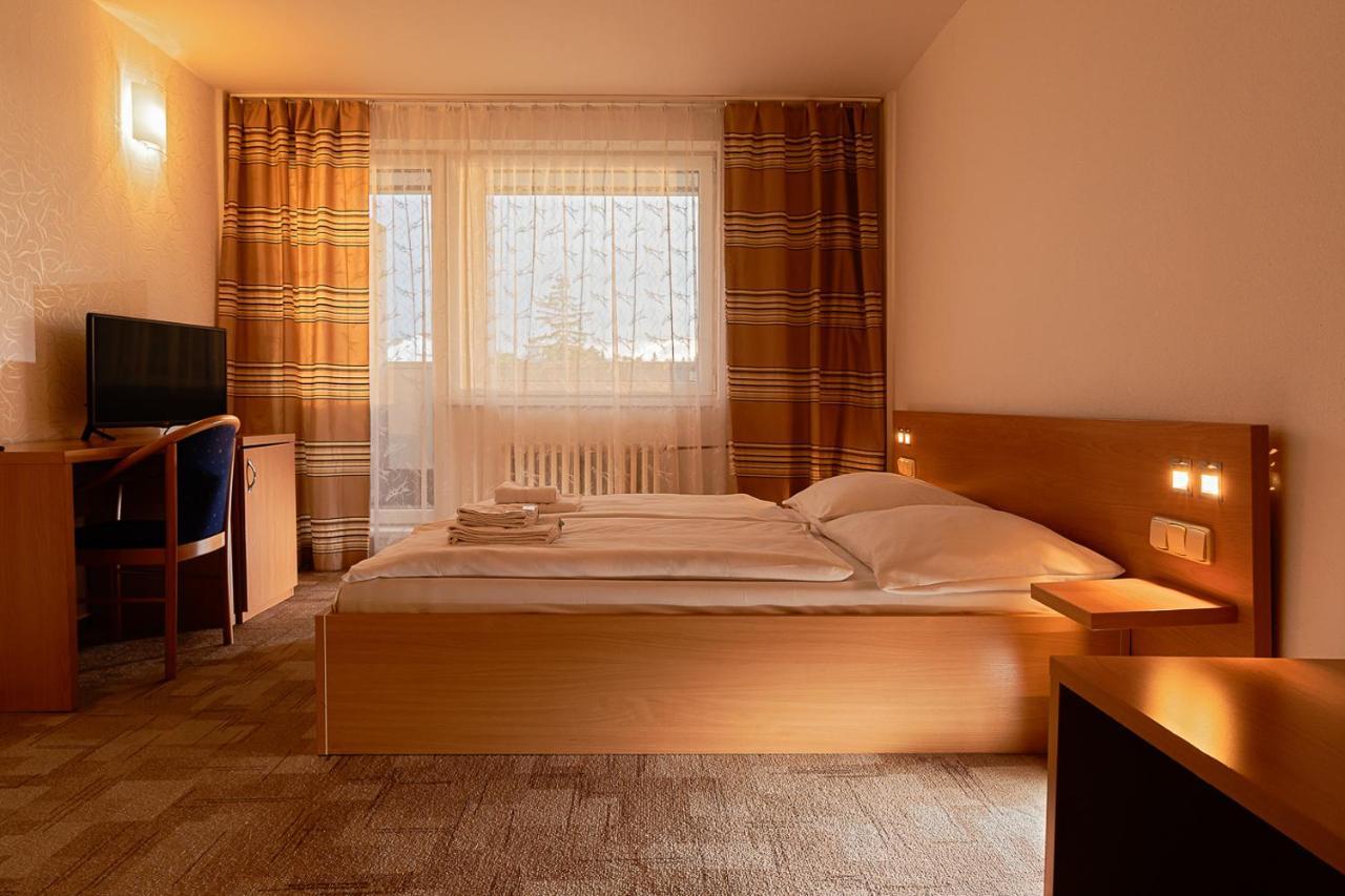 Hotel Slezan Bruntal Ngoại thất bức ảnh